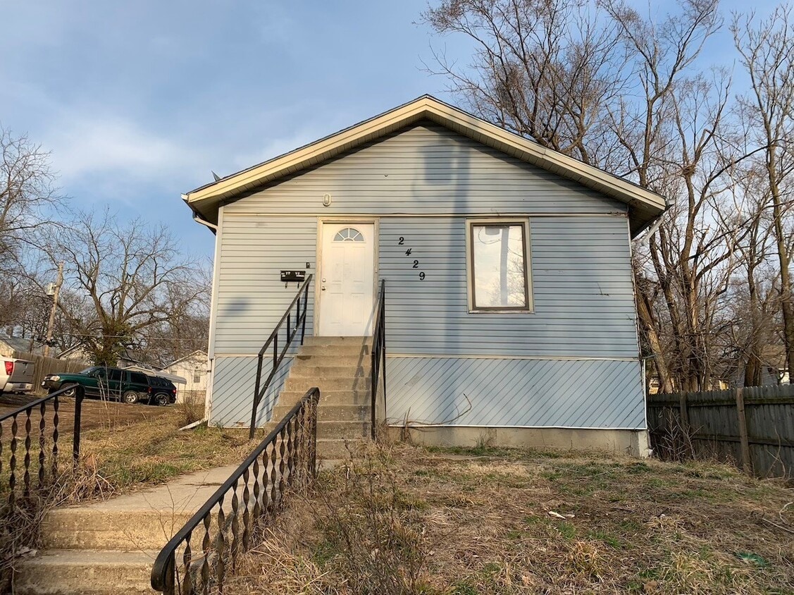 Primary Photo - Updated and Spacious 2 Bedroom Home!