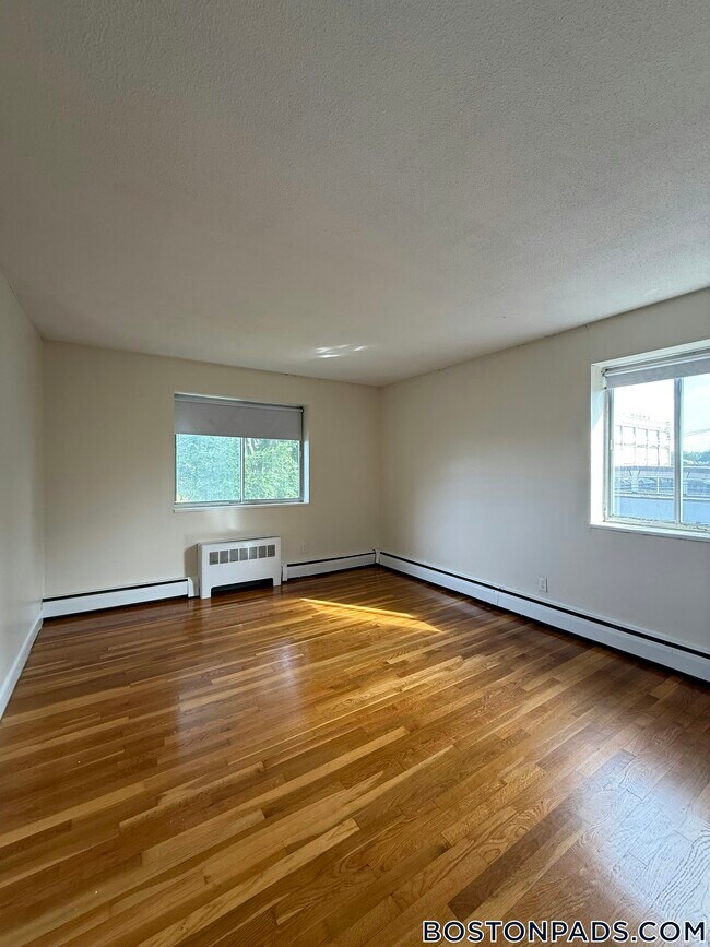 Building Photo - 90 Gardner St