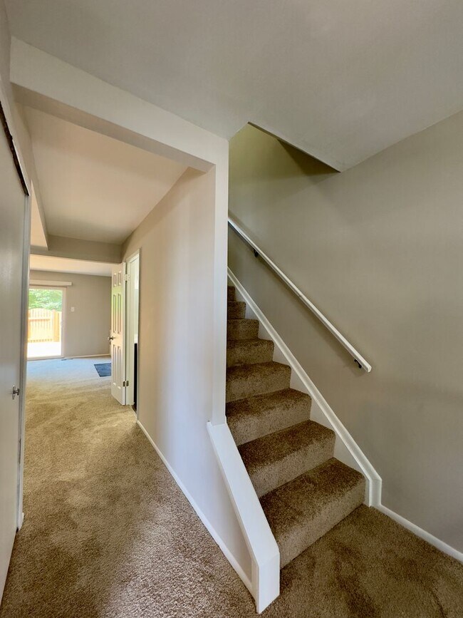 Building Photo - Charming 3Bedroom/2.5Bath Townhome in Mays...
