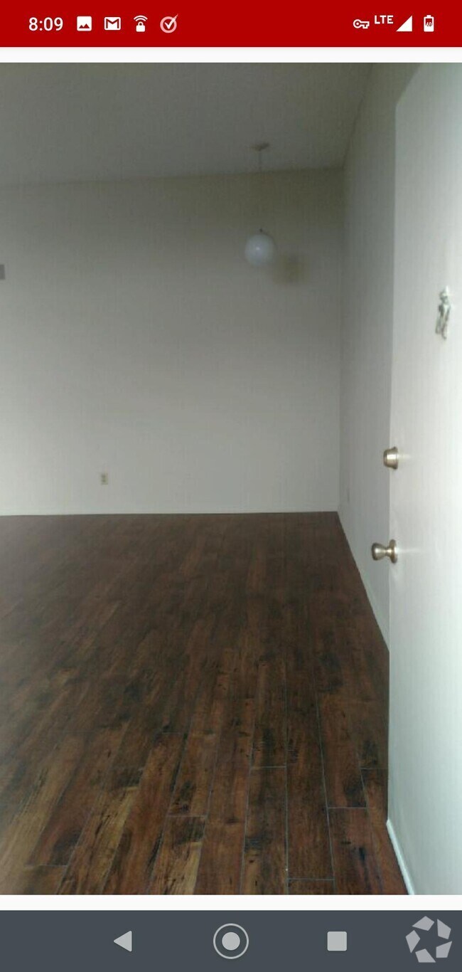 Pacific Ranch Apartments for Rent with Hardwood Floors Huntington