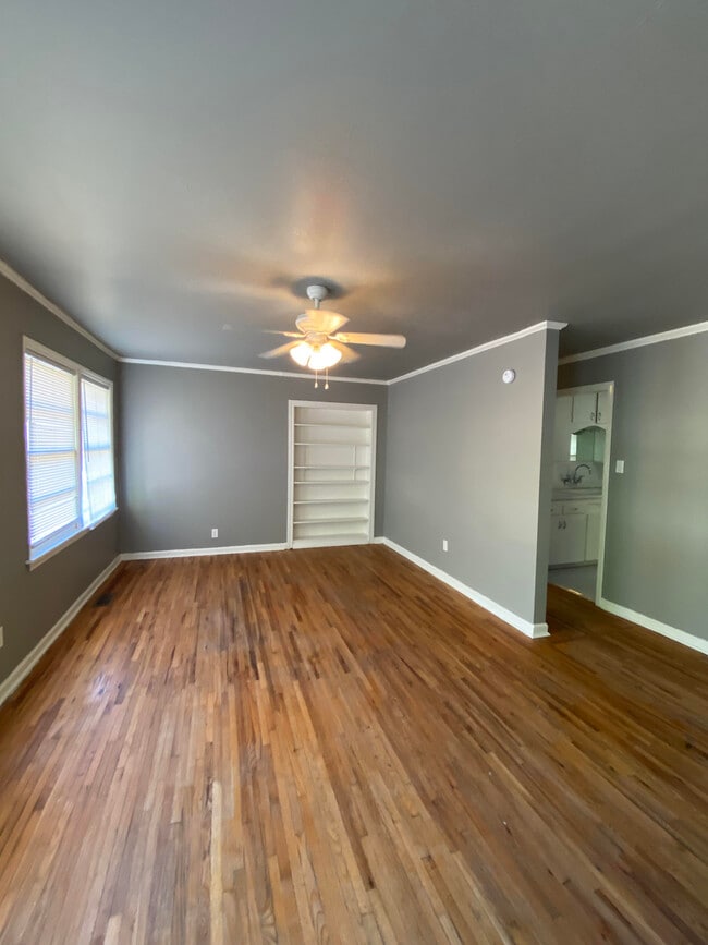Foto del edificio - 1116 N Braden Ave