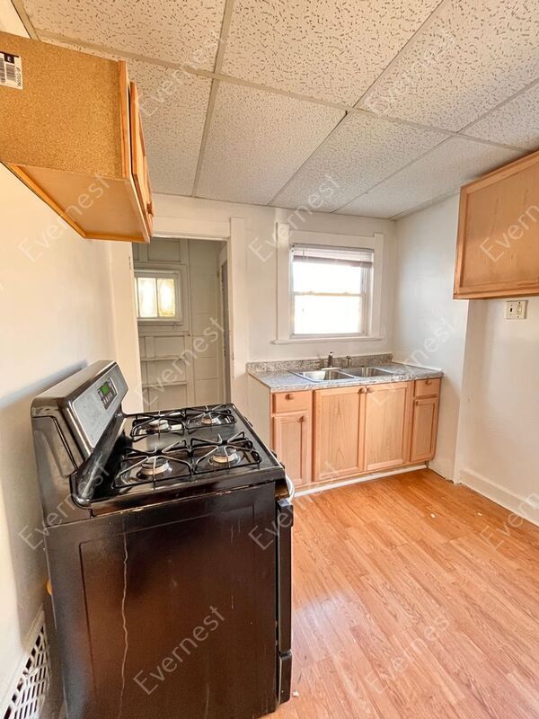 Foto del edificio - 1011 E Manhattan Blvd