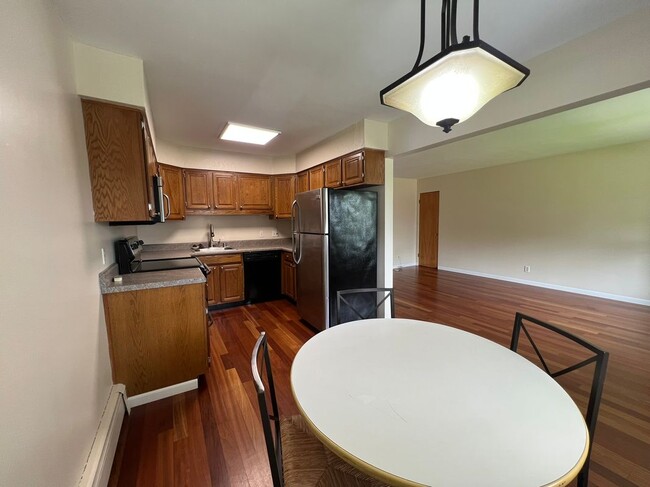 Building Photo - 512 Hill St