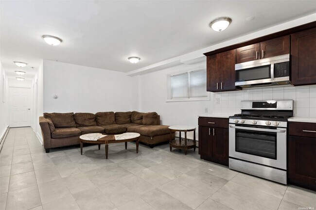 Foto del edificio - 173-1 107th Ave
