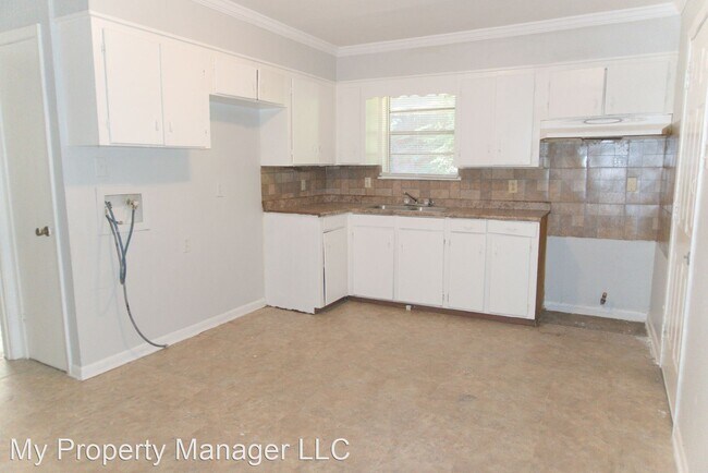 Building Photo - 3 br, 1 bath House - 4145 Ester Street
