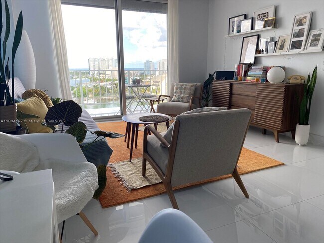 Foto del edificio - 6900 Bay Dr