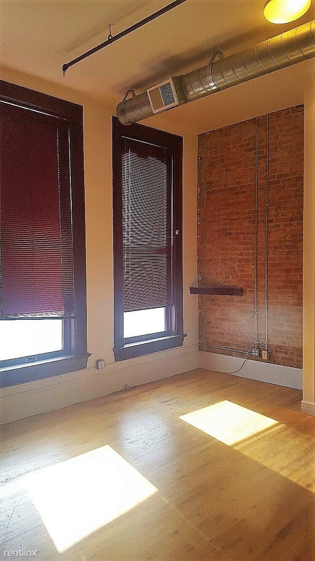 Building Photo - 1 br, 1 bath  - 208 W Michigan Ave Apt 2I