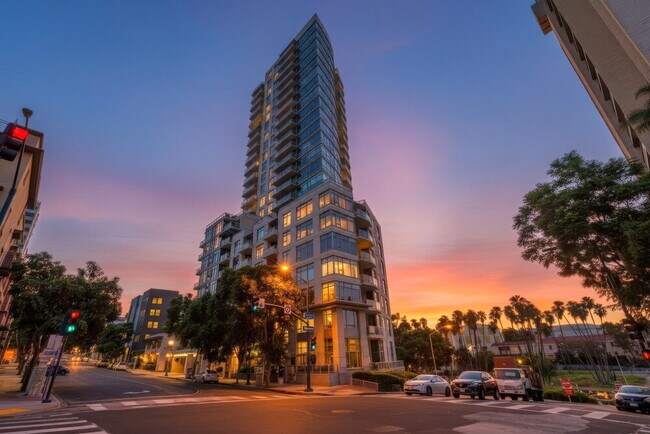 Foto del edificio - Skyline Views & Sophisticated Corner Living at Aria in Cortez Hill
