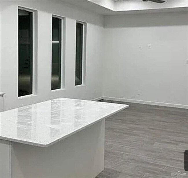 Foto del edificio - 10 Lore Dr