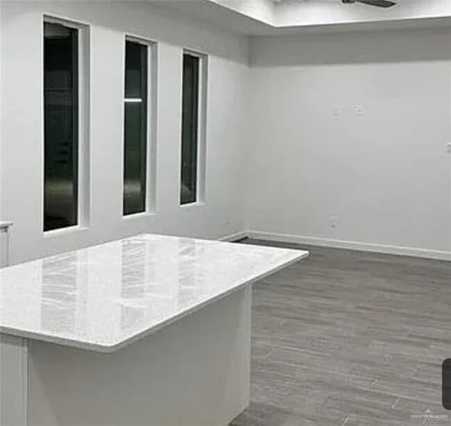 Building Photo - 10 Lore Dr