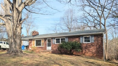 Building Photo - 36 Debra Ln