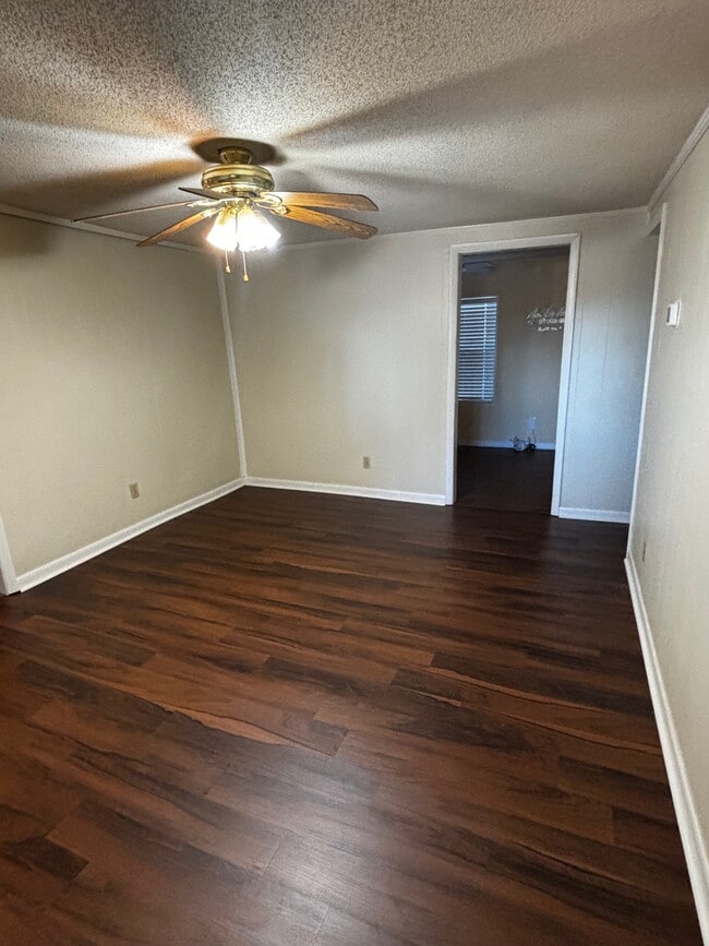 Foto del edificio - 500 Azalea St