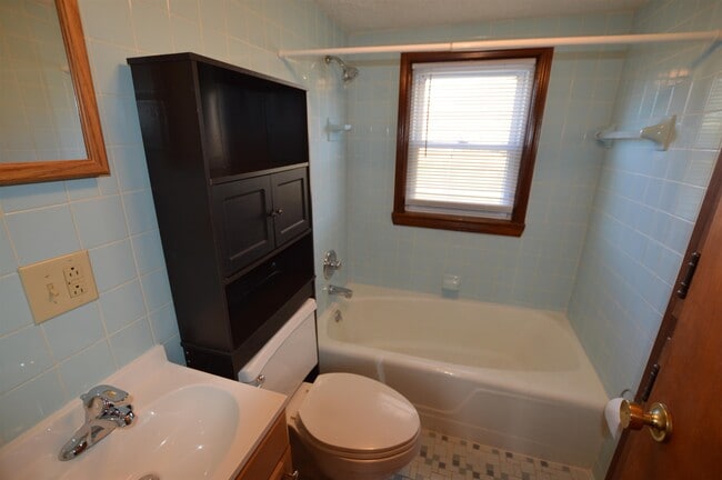 Building Photo - 2841 Bloomer Springs Rd