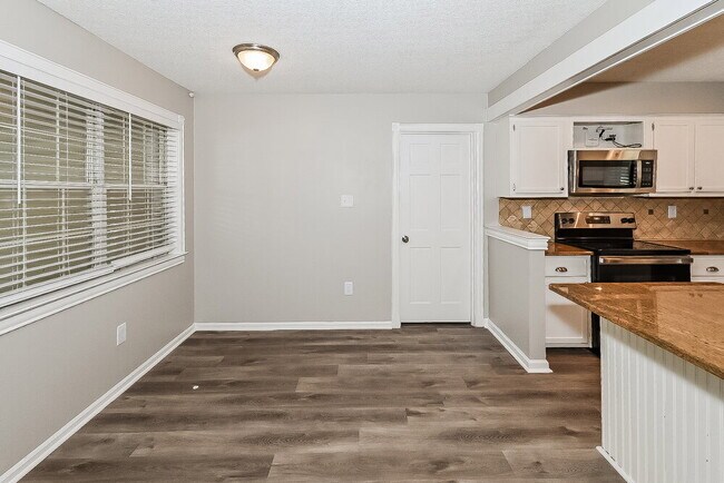 Building Photo - 6710 Tangleberry Cove