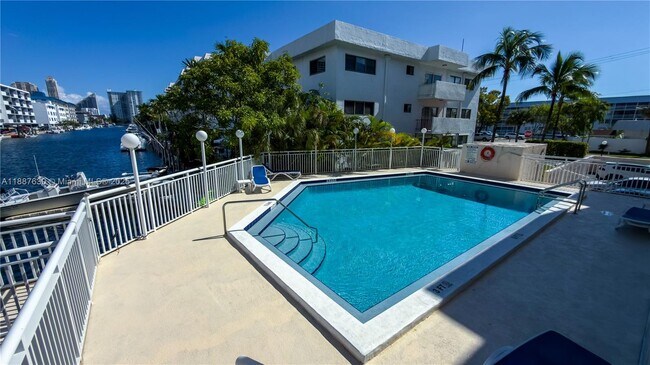 Foto del edificio - 17051 NE 35th Ave