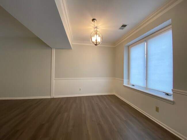 Building Photo - 4320 Belleview Ave