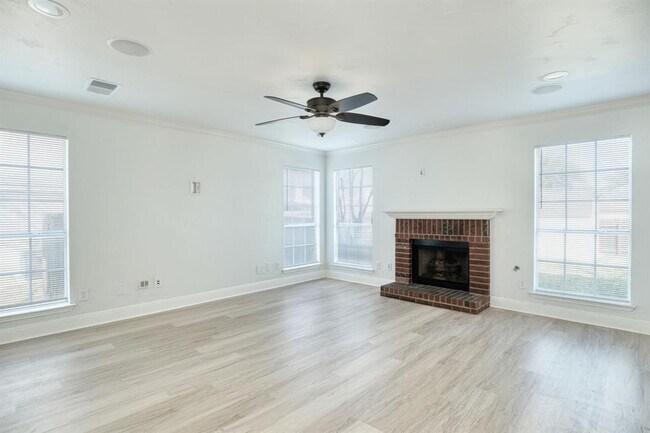 Foto del edificio - 1802 Woodland Dr