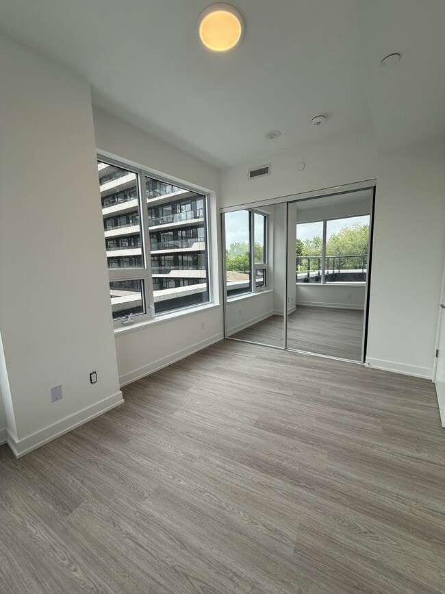 Photo du bâtiment - 8188 Yonge St