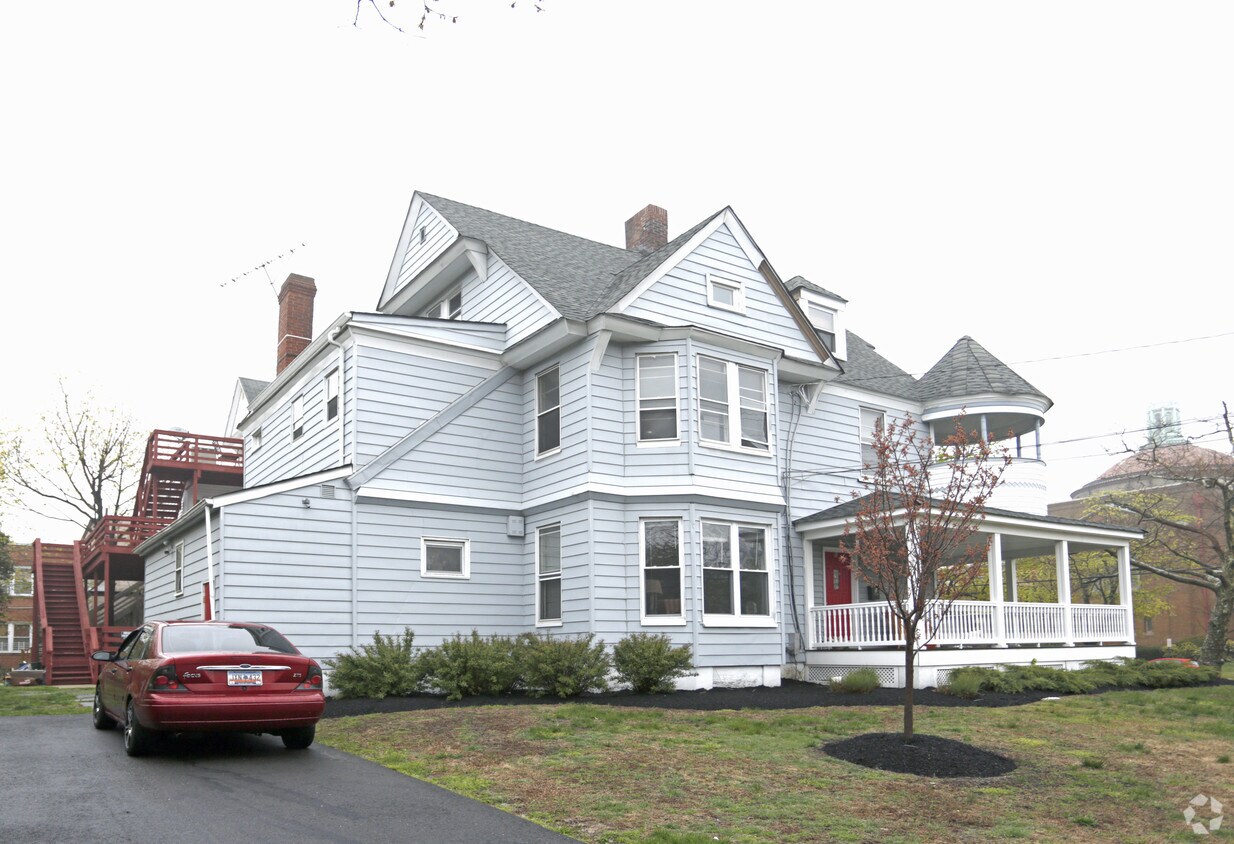 Building Photo - 901 Grand Ave