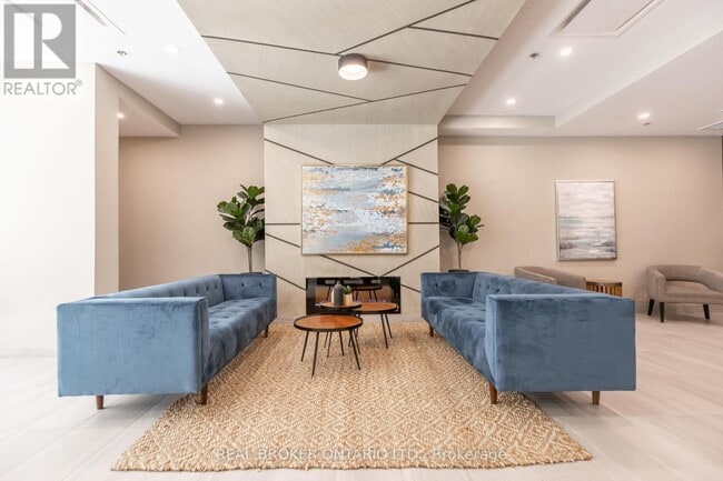 Building Photo - 60 Charles St W