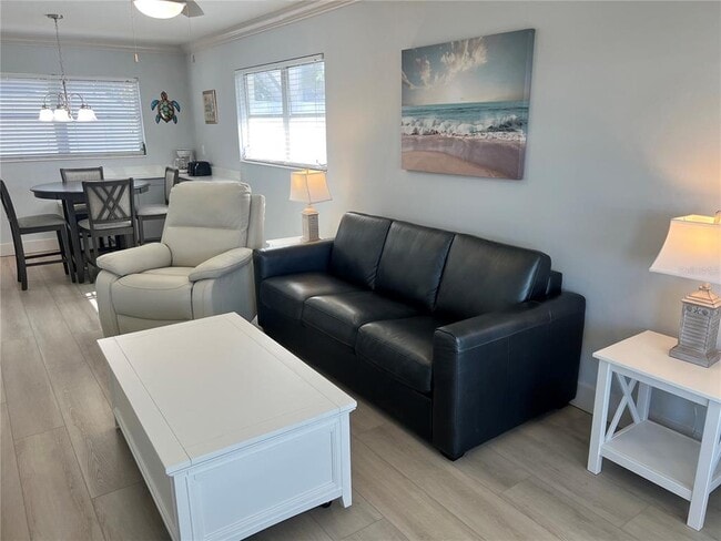 Foto del edificio - 6020 Midnight Pass Rd