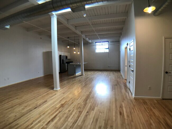 Entrance View - 1255 University Ave