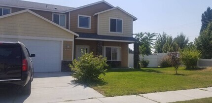 Building Photo - 4727 Warbler St