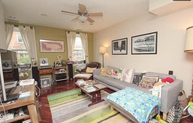 Foto del edificio - 2241 Grays Ferry Ave