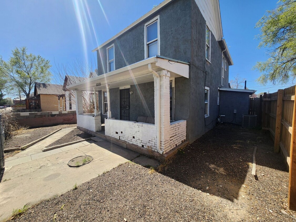 Primary Photo - 1221 E Abriendo Ave