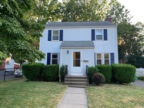 Building Photo - 177 Abbotsford Ave