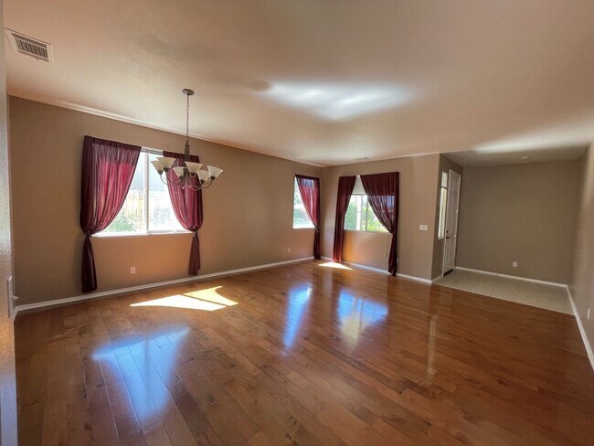 Building Photo - 5 br, 3 bath House - 887 Sycamore Canyon Rd