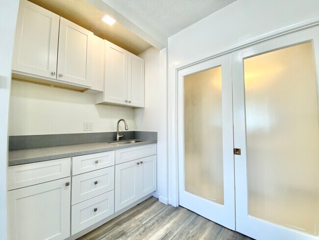 Building Photo - 5475 Homeside Ave