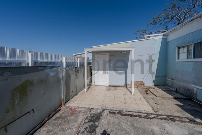 Building Photo - Unit