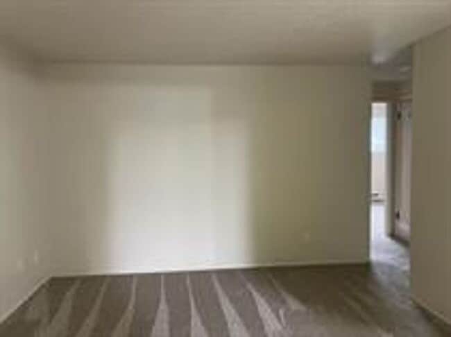 Foto del edificio - 703 Broadway St