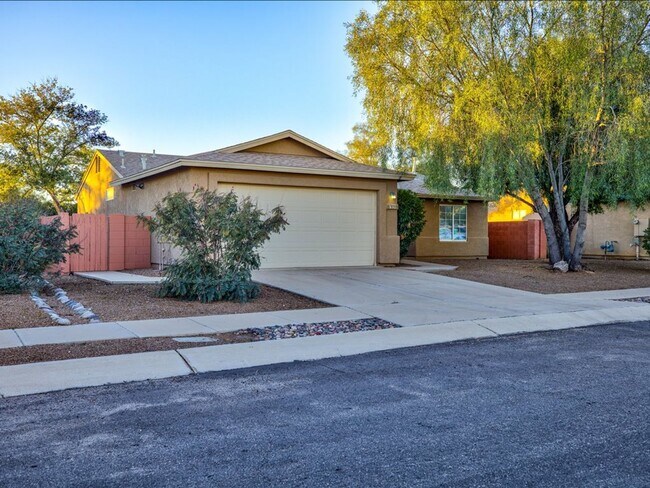 Building Photo - Spacious 3-Bedroom, 2-Bath Home with Large Backyard