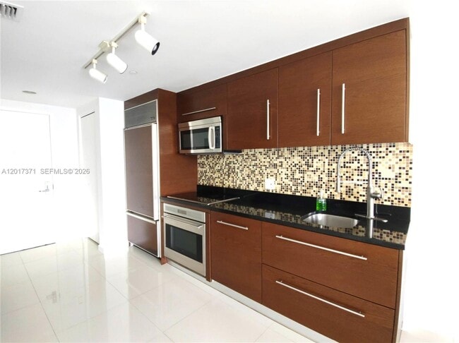 Building Photo - 465 Brickell Ave
