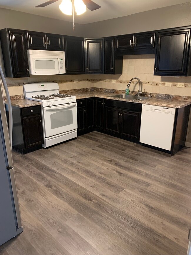 Kitchen - 7910 Menola St