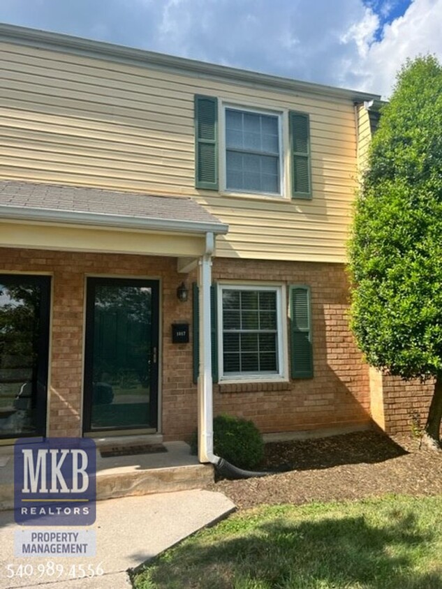 Primary Photo - 2 Bedroom Townhome in Grandin/Raleigh Cour...