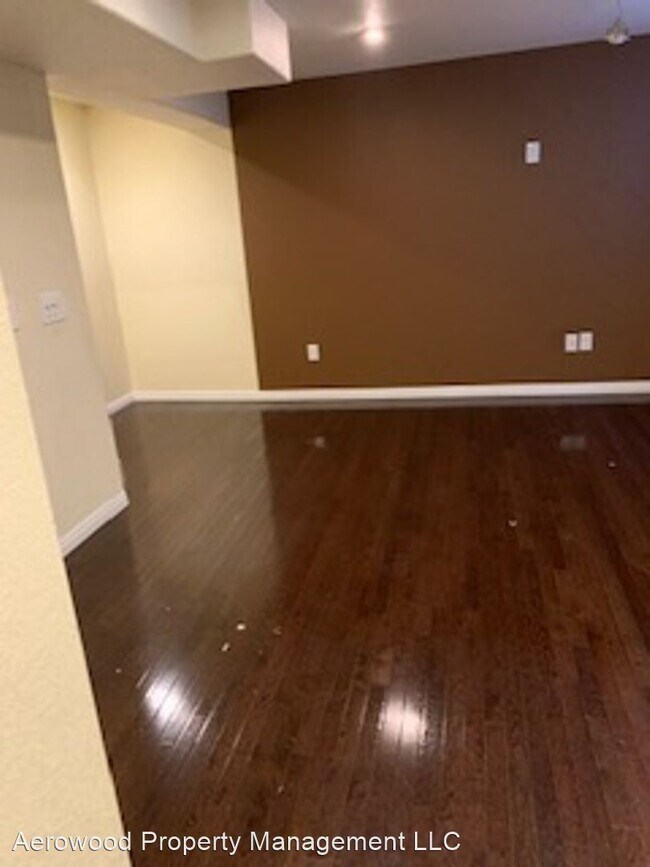 Building Photo - 5 br, 3.5 bath House - 21735 E Kent Drive