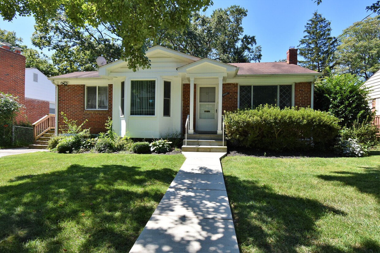 Foto principal - Fantastic 4 Bedroom, 3 Full Bathroom, Clos...