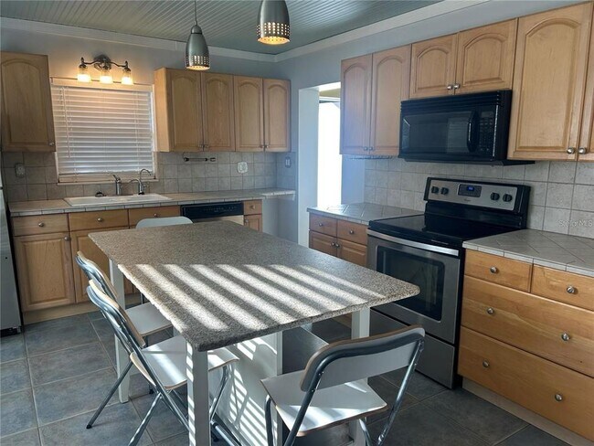 Foto del edificio - 1332 N Fern Creek Ave