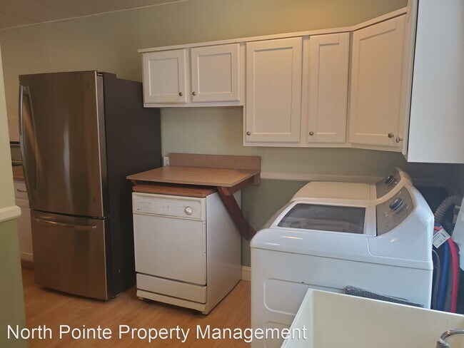 Building Photo - 3 br, 1.5 bath House - 521 W. Walnut St.