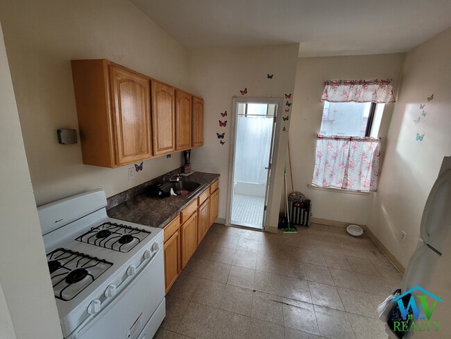 Building Photo - 298 E 150th St