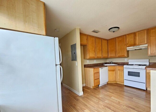 Building Photo - 117 N Evergreen Ave