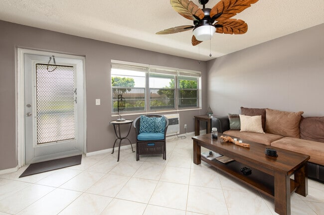 Building Photo - 151 Berkshire G