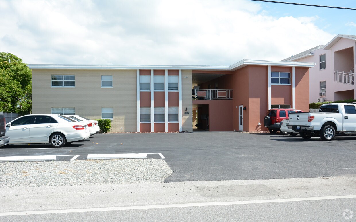Primary Photo - Bay Vista Apartments