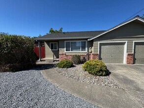 Building Photo - 1545-1547 Hilliard Ct