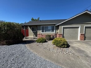 Building Photo - 1545-1547 Hilliard Ct
