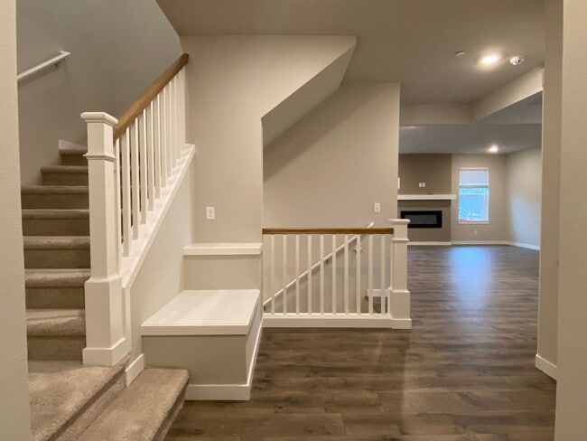 Building Photo - Contemporary 5 bedroom, 3120 sqft. home built in 2021