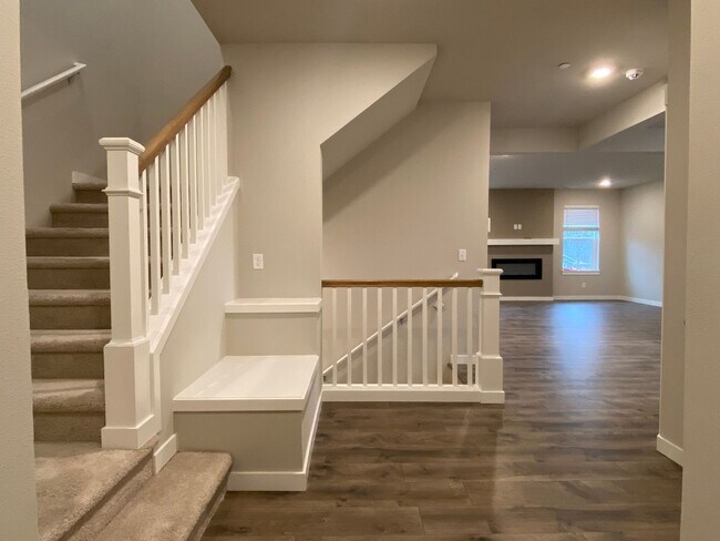 Foto del edificio - Contemporary 5 bedroom, 3120 sqft. home built in 2021